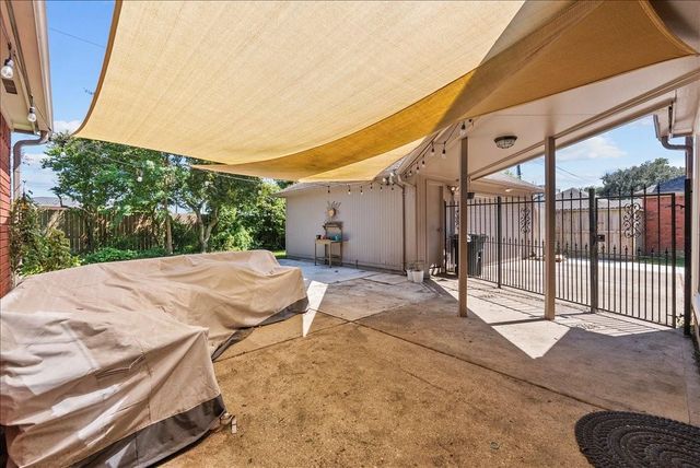 2422 Fairwind Drive, Houston, TX 77062