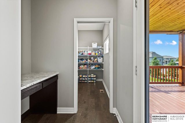 9964 S 105 Avenue, Papillion, NE 68046