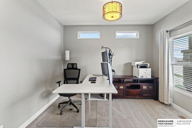 9964 S 105 Avenue, Papillion, NE 68046