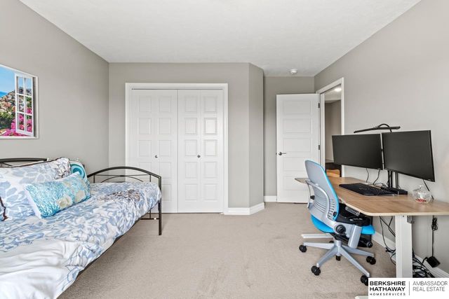 9964 S 105 Avenue, Papillion, NE 68046