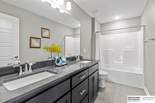 9964 S 105 Avenue, Papillion, NE 68046