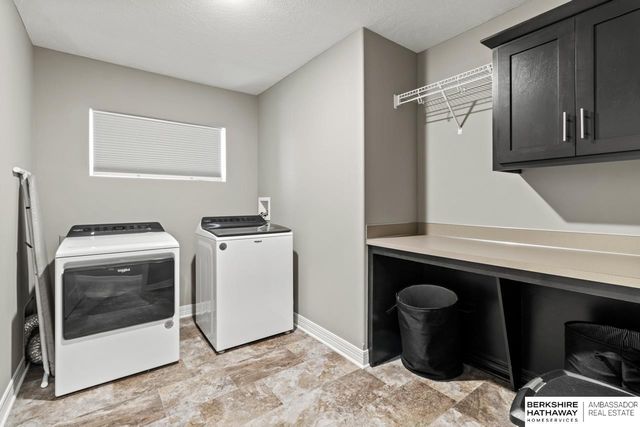 9964 S 105 Avenue, Papillion, NE 68046