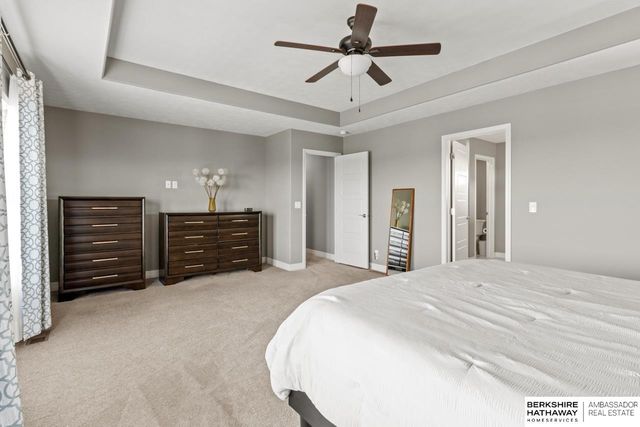 9964 S 105 Avenue, Papillion, NE 68046