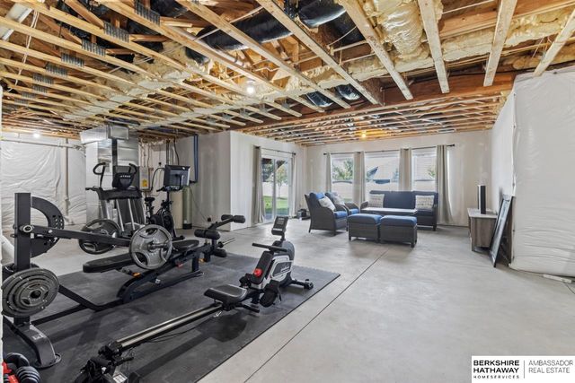 9964 S 105 Avenue, Papillion, NE 68046