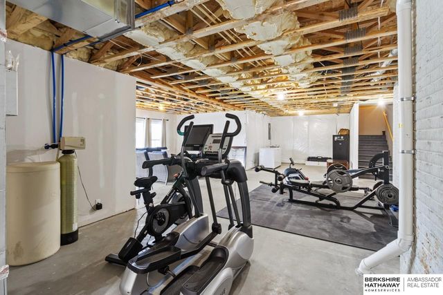 9964 S 105 Avenue, Papillion, NE 68046