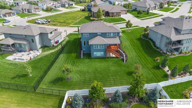 9964 S 105 Avenue, Papillion, NE 68046