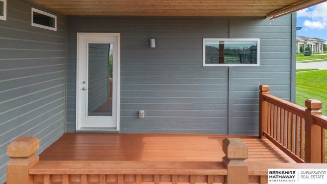 9964 S 105 Avenue, Papillion, NE 68046