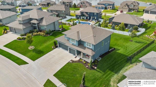 9964 S 105 Avenue, Papillion, NE 68046