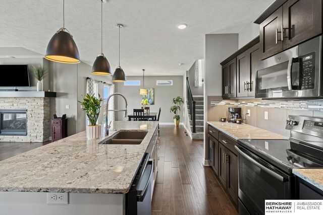 9964 S 105 Avenue, Papillion, NE 68046