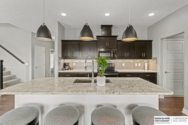 9964 S 105 Avenue, Papillion, NE 68046