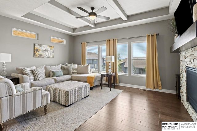 9964 S 105 Avenue, Papillion, NE 68046