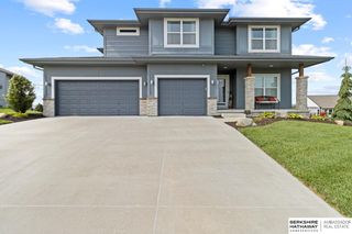 9964 S 105 Avenue, Papillion, NE 68046