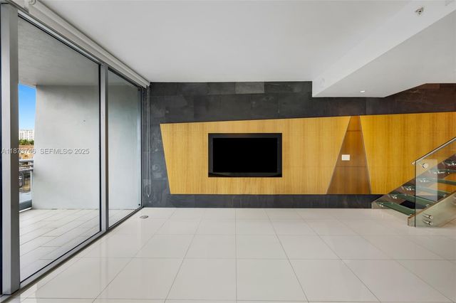 2950 NE 188th St 302, Aventura, FL 33180