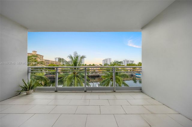 2950 NE 188th St 302, Aventura, FL 33180