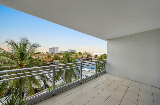 2950 NE 188th St 302, Aventura, FL 33180