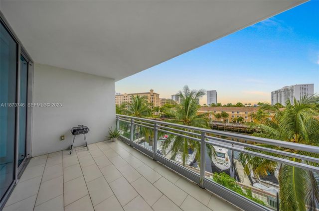 2950 NE 188th St 302, Aventura, FL 33180