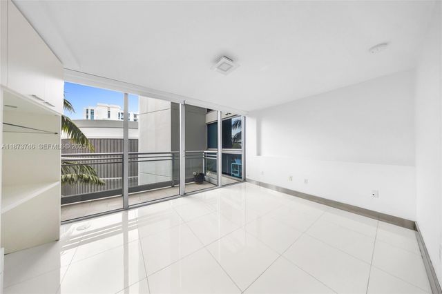 2950 NE 188th St 302, Aventura, FL 33180