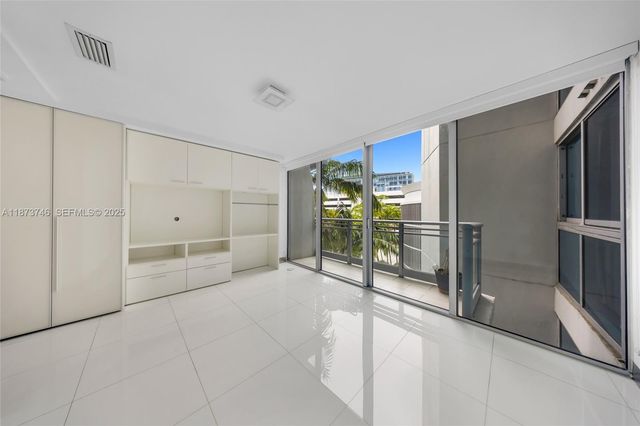 2950 NE 188th St 302, Aventura, FL 33180