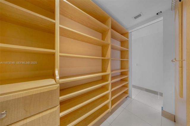 2950 NE 188th St 302, Aventura, FL 33180