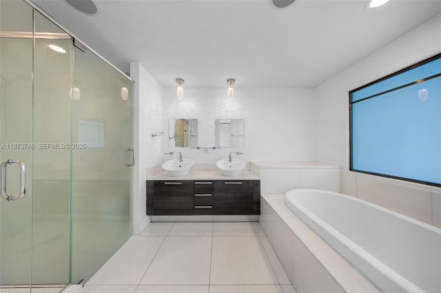 2950 NE 188th St 302, Aventura, FL 33180