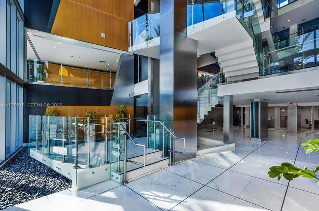 2950 NE 188th St 302, Aventura, FL 33180