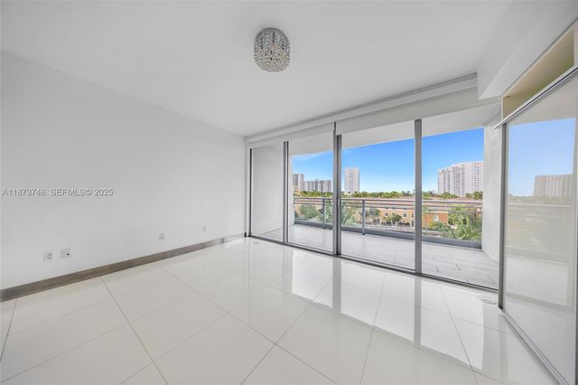 2950 NE 188th St 302, Aventura, FL 33180