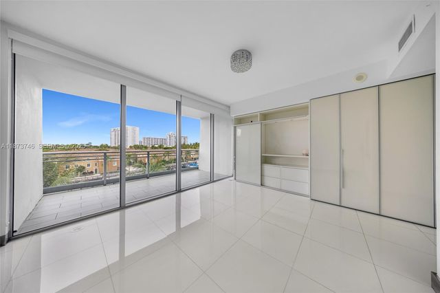 2950 NE 188th St 302, Aventura, FL 33180