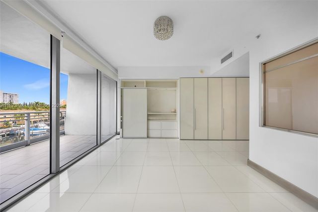 2950 NE 188th St 302, Aventura, FL 33180