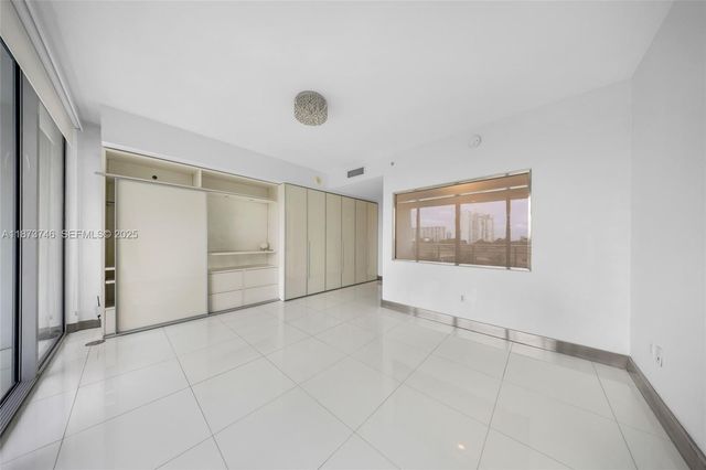 2950 NE 188th St 302, Aventura, FL 33180