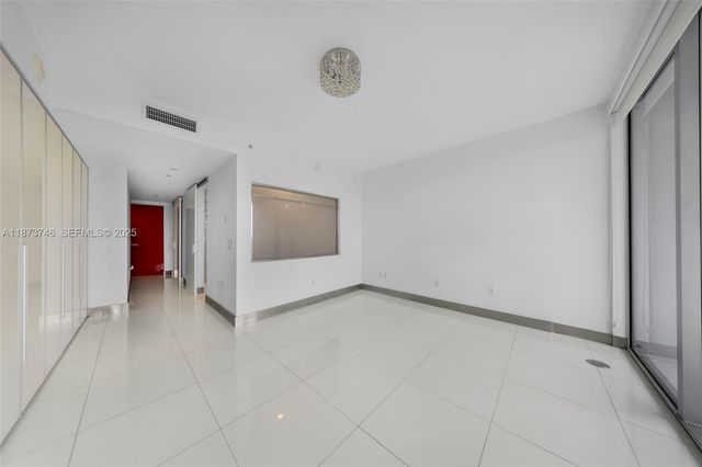 2950 NE 188th St 302, Aventura, FL 33180