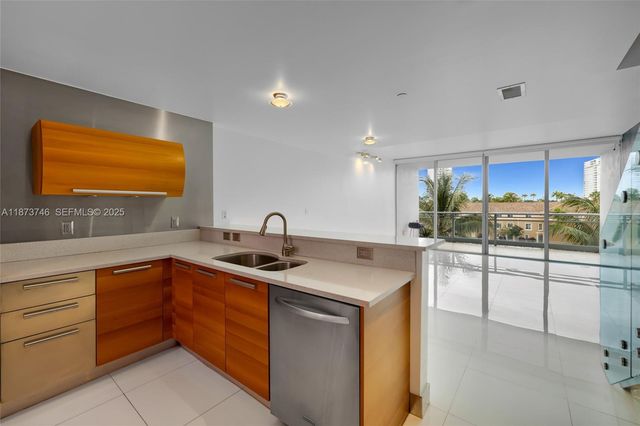 2950 NE 188th St 302, Aventura, FL 33180