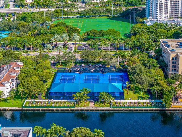 2950 NE 188th St 302, Aventura, FL 33180