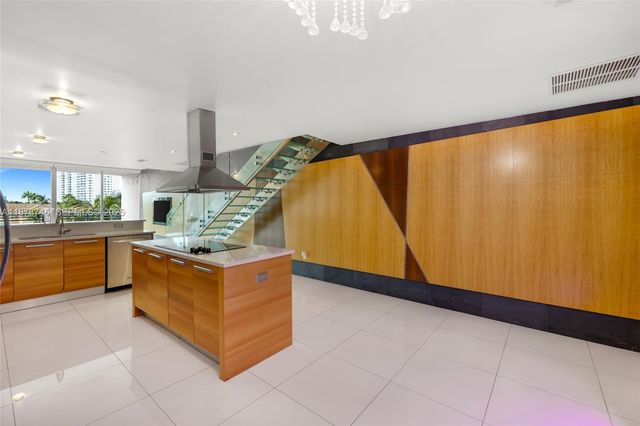 2950 NE 188th St 302, Aventura, FL 33180