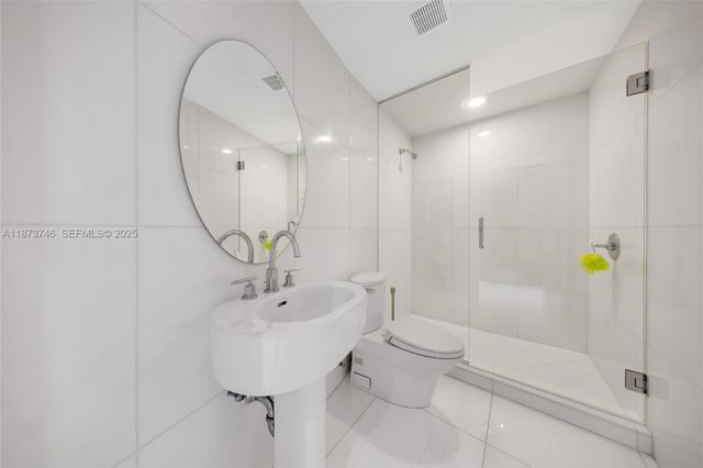 2950 NE 188th St 302, Aventura, FL 33180