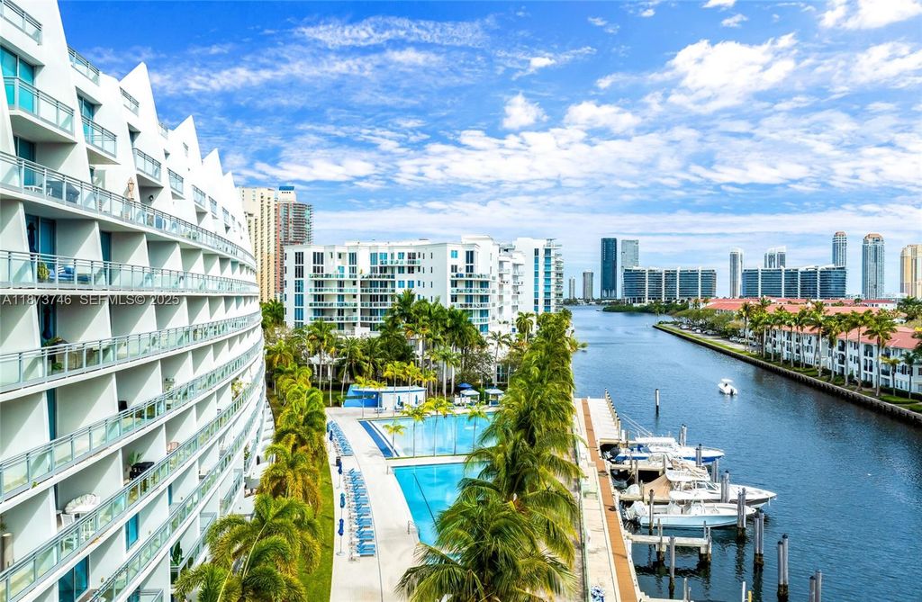 2950 NE 188th St 302, Aventura, FL 33180