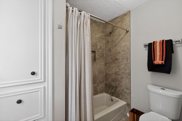 11735 Glenway Drive, Houston, TX 77070