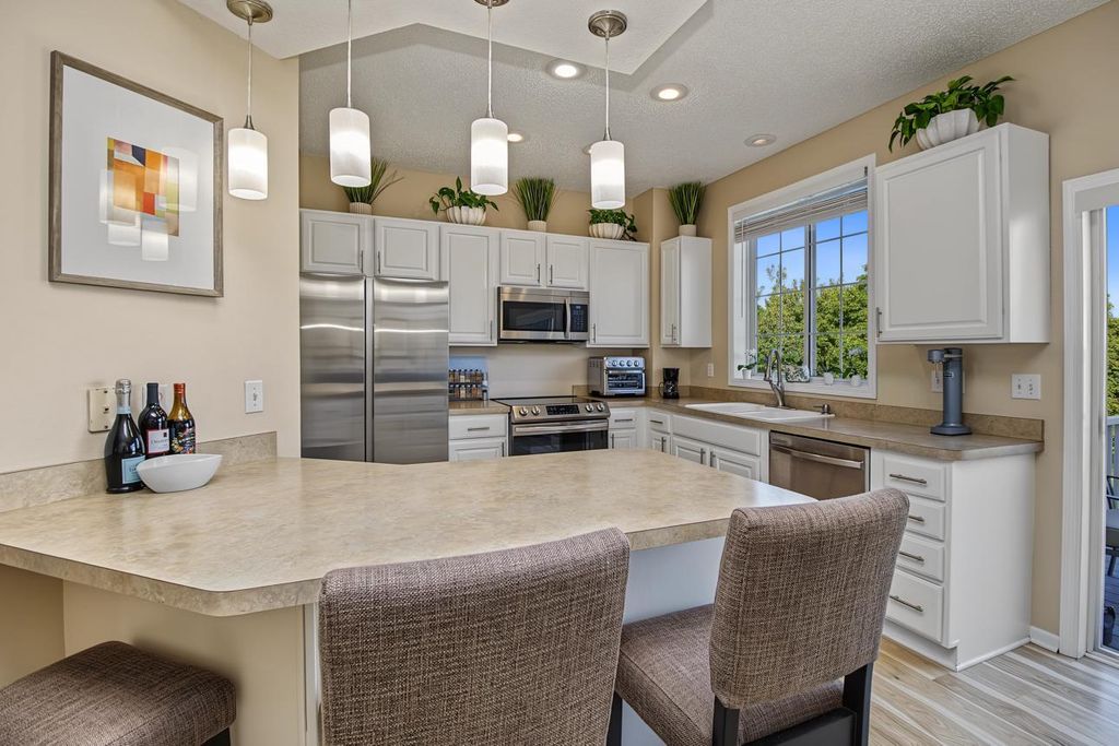 8808 Brunell Way 402, Inver Grove Heights, MN 55076 — photo 5