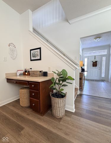 6883 Roundrock Court, Avon, IN 46123