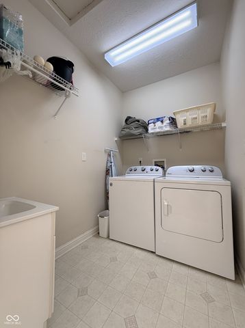 6883 Roundrock Court, Avon, IN 46123