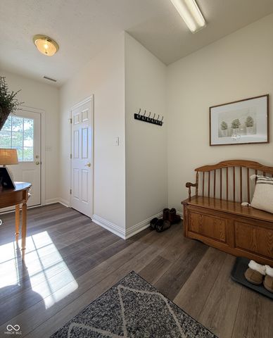 6883 Roundrock Court, Avon, IN 46123