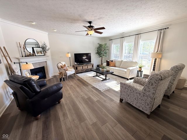 6883 Roundrock Court, Avon, IN 46123