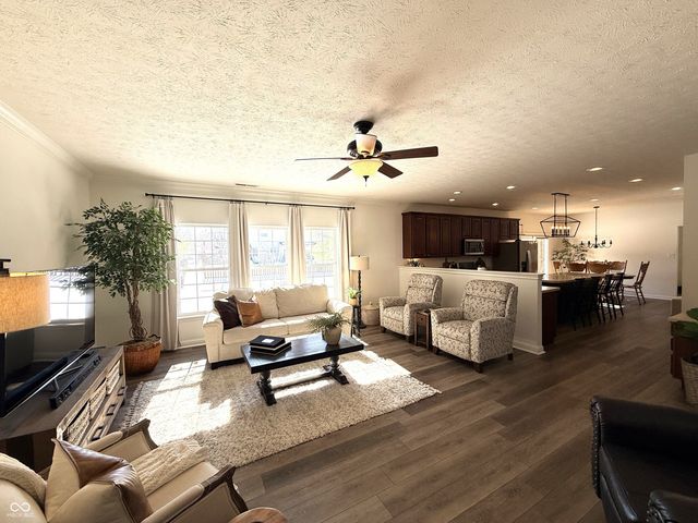 6883 Roundrock Court, Avon, IN 46123