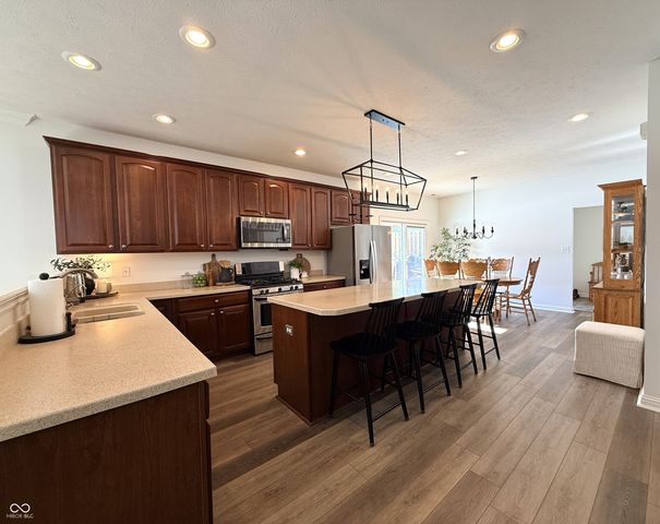 6883 Roundrock Court, Avon, IN 46123