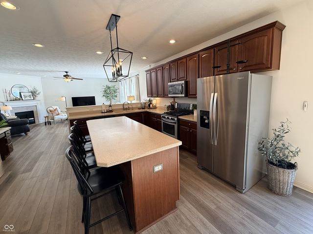 6883 Roundrock Court, Avon, IN 46123