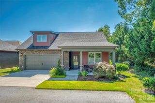 584 Summerfield Place, Flat Rock, NC 28731