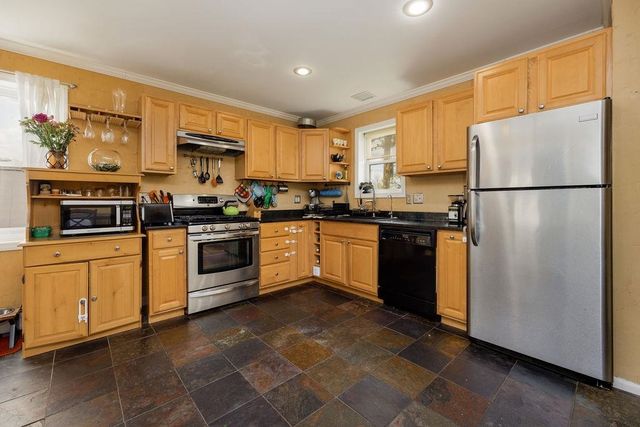 44 Acorn Street, Hartford, VT 05001