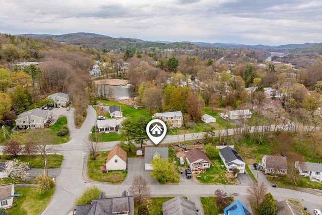 44 Acorn Street, Hartford, VT 05001