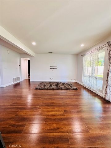 1413 W Moore, Santa Ana, CA 92704