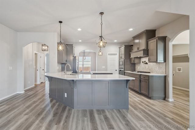 2721 S 8th Street, Broken Arrow, OK 74012