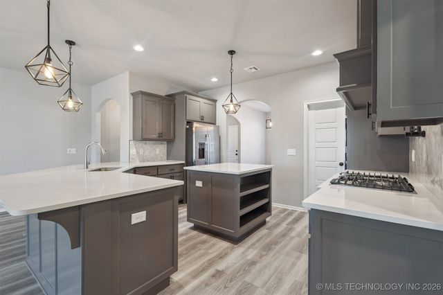 2721 S 8th Street, Broken Arrow, OK 74012